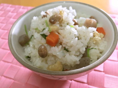 美人レシピ・炒り大豆炊き込みご飯の写真