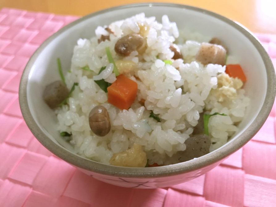 美人レシピ・炒り大豆炊き込みご飯の画像