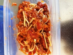 牛そぼろふりかけでつくるミートソース