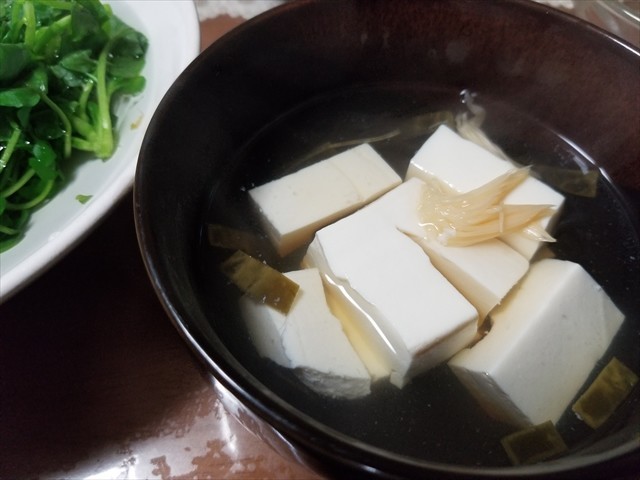 ヤマブシタケの旨味で湯豆腐の画像