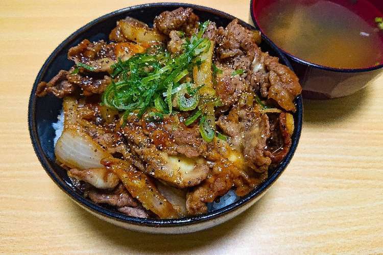 簡単男飯 ボリューム満点チーズ焼肉丼 レシピ 作り方 By Gngnsキッチン クックパッド 簡単おいしいみんなのレシピが350万品