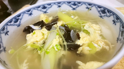 きくらげたっぷり☆豆苗と卵の中華スープ♪の写真