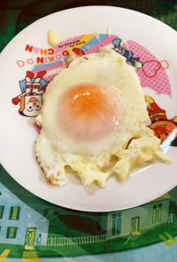 cheese on egg 目玉焼き