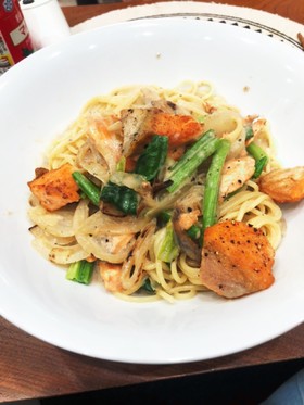 シャケとほうれん草のクリームパスタ