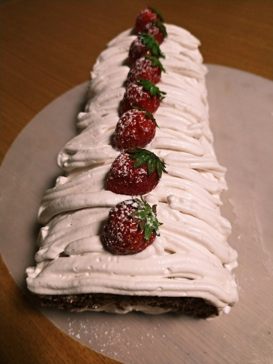 もちもちロールケーキで苺のモンブランの画像