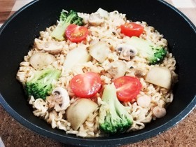 スプーンで食べるサッポロ一番☆パエリア風
