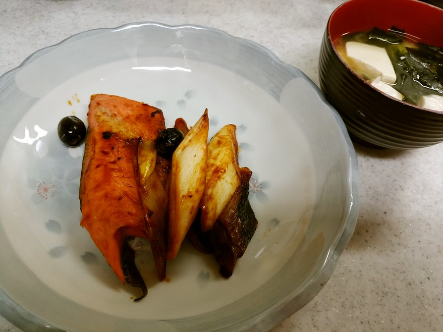 鮭の野菜ビネガー炒め&ワカメ豆腐の味噌汁の画像