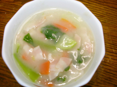 青梗菜の中華風クリームスープの写真