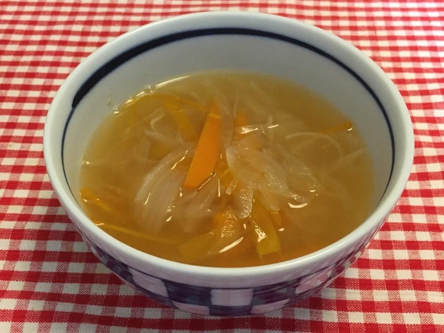 玉ねぎとニンジンのスープの画像