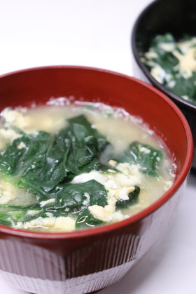 朝昼夕♪簡単♪ほうれん草と卵のみそ汁