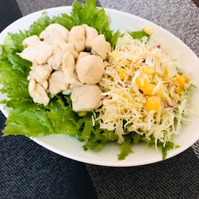 祝日なので朝からサラダを作った
