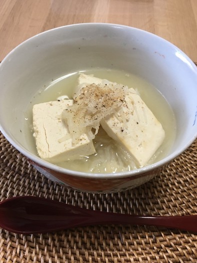 塩ダレ味の大根と豆腐のスープの写真