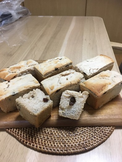 米粉シナモンレーズンミニ食パン（バター）の写真