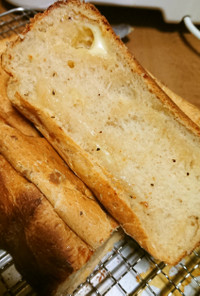 【HB】チーズとブラックペパーの食パン