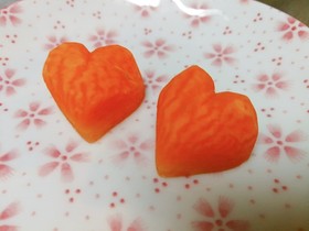 お弁当に♡立体のハート型人参♡♡