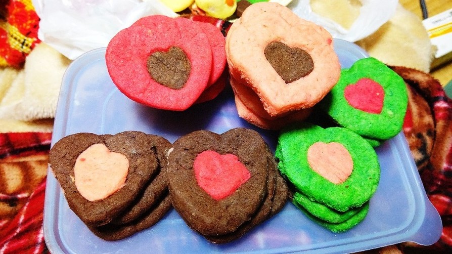 バレンタインに２色のハートクッキーの画像