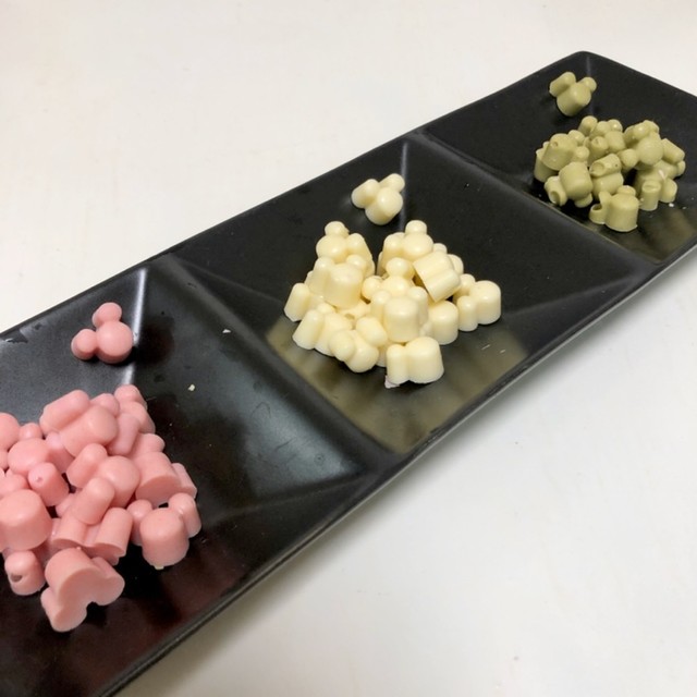 ミッキーミニチョコ ダイソーシリコン型 レシピ 作り方 By ママヨリ クックパッド 簡単おいしいみんなのレシピが350万品