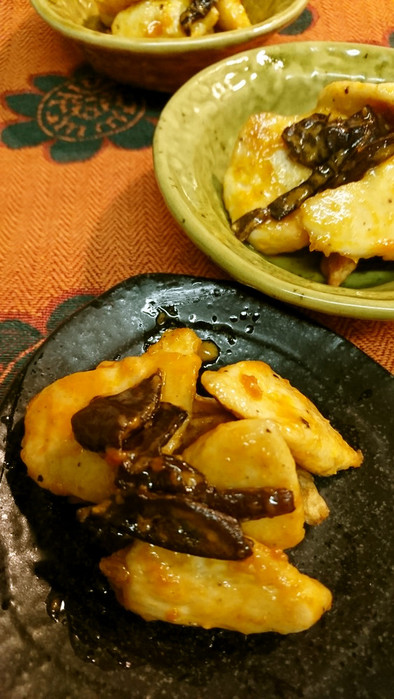 キクラゲと鶏むね肉のケチャップマヨ炒めの写真