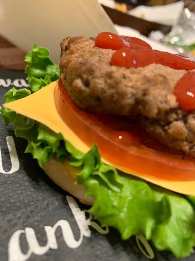 美味しいハンバーガーのパテの写真