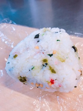 お茶漬け海苔でおにぎり