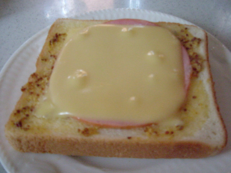 刺激的な!?ハムチーズトーストの画像