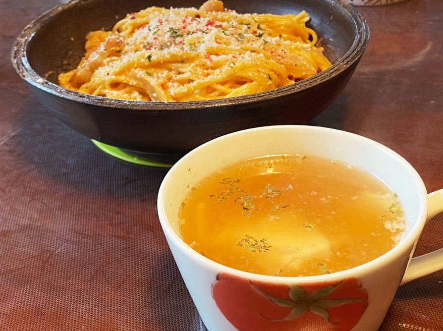 パスタの茹で汁でコンソメスープの画像
