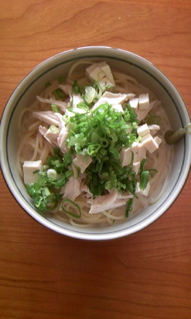 お酒で柔らかく蒸した鶏むね肉豆乳パスタ
