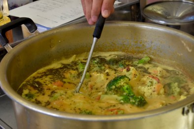野菜のサンバル（豆スープ）4人前の写真