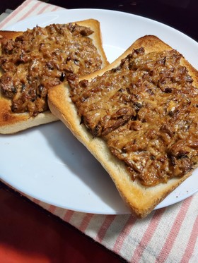 鯖の味噌煮缶ペーストのホットサンド☆