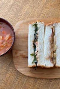 鮭フレークとゴマ昆布で簡単サンドイッチ