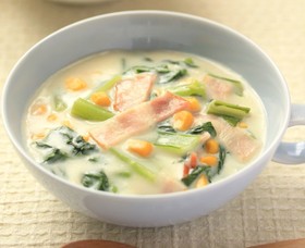 ホワイトソースいらず!小松菜のクリーム煮