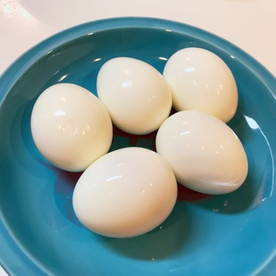 ＊ゆで卵の簡単な殻のむき方＊の写真
