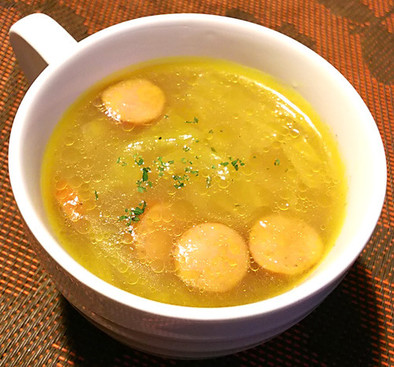 カレー風味のスープの写真