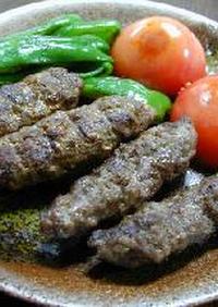 トルコ料理・シシケバブとアダナケバブ__Turkish Kebab/Spicy or Spicy and Hot Spit-roasted Beef