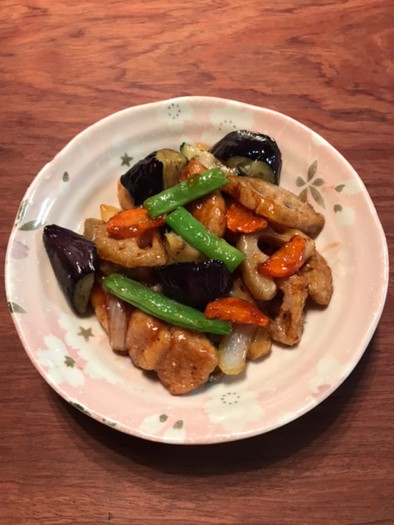 鶏と根菜とあるもの野菜の黒酢あんの写真