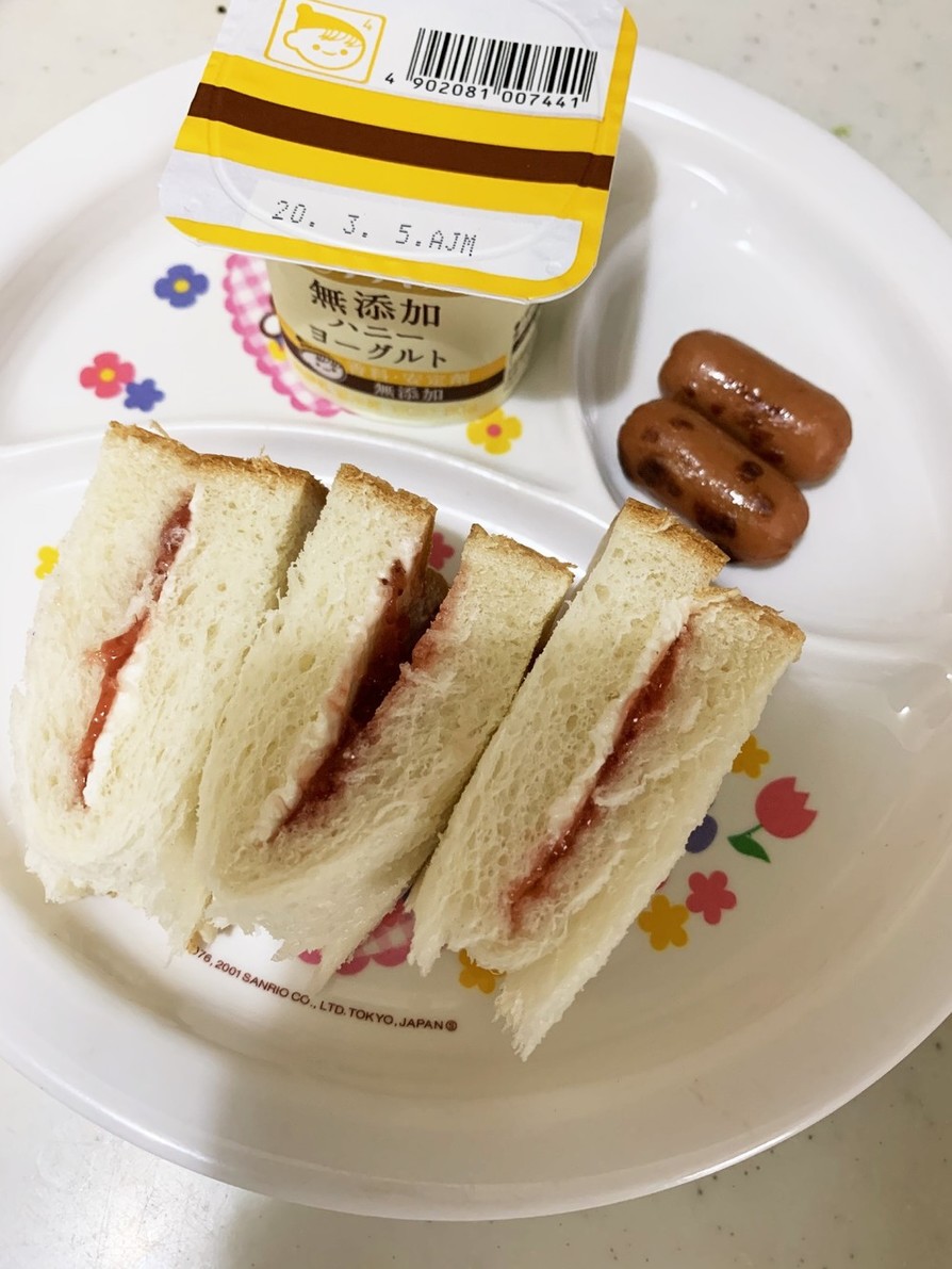 簡単朝ごはん♪いちごチーズサンドイッチの画像