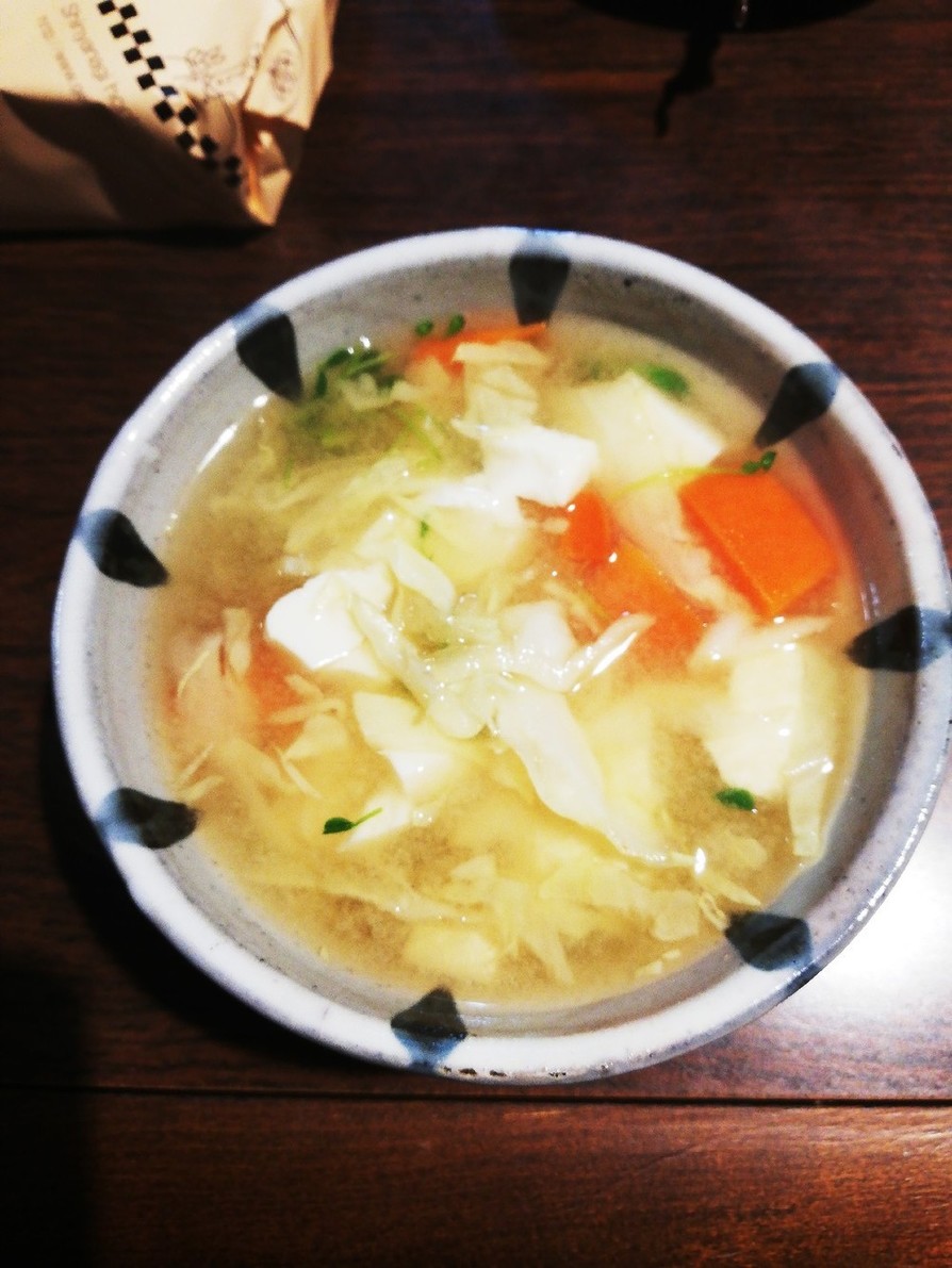 お豆腐と根菜麹味噌汁の画像