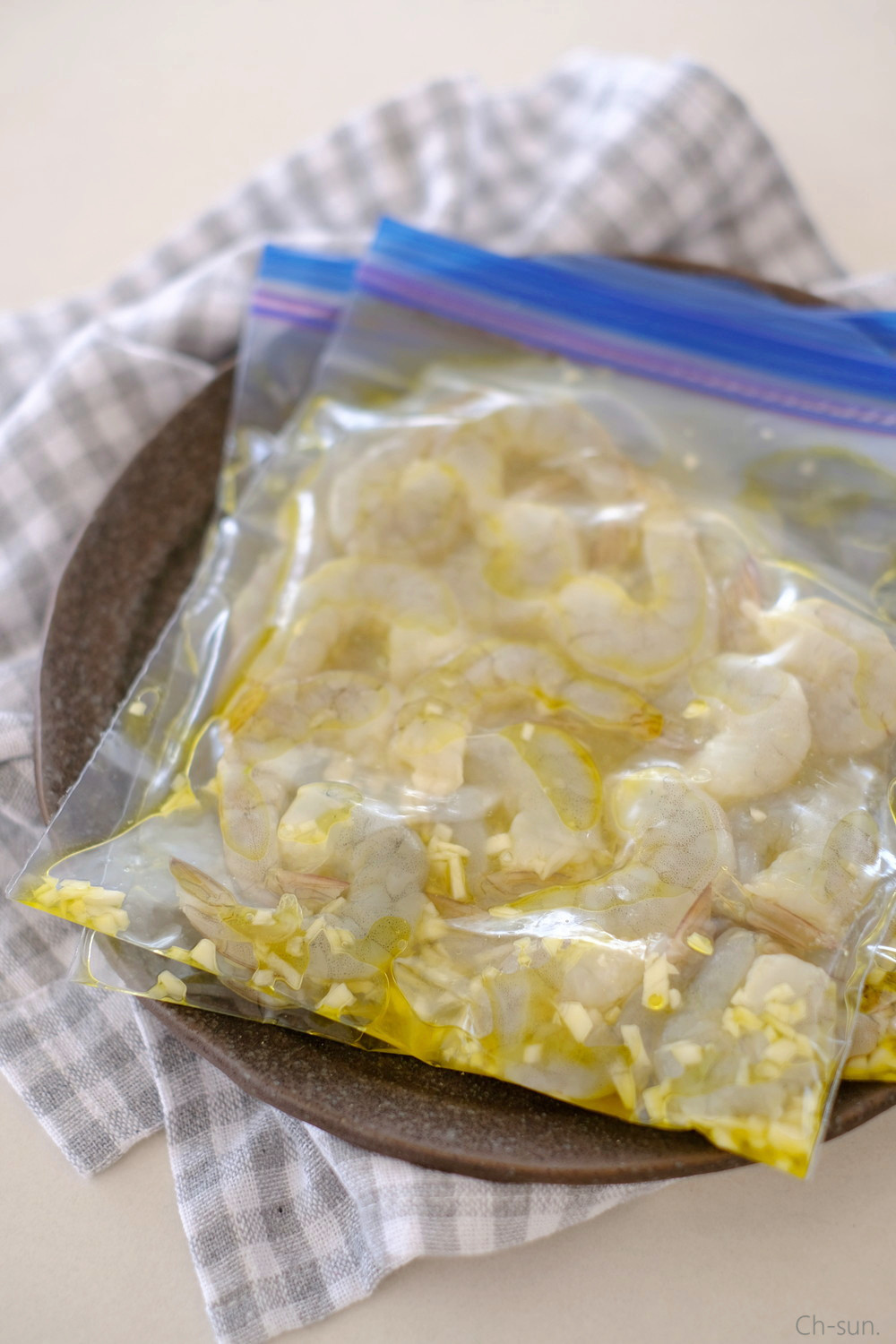 下味冷凍 エビのガーリックオイルパック レシピ 作り方 By ち Sun クックパッド 簡単おいしいみんなのレシピが354万品