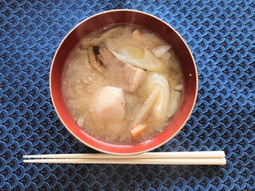 お肉ゴロゴロ具沢山とん汁
