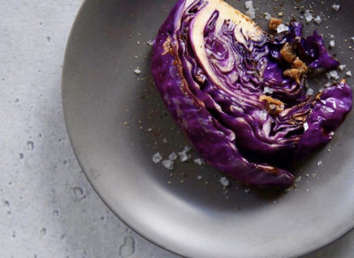 紫キャベツのステーキの写真