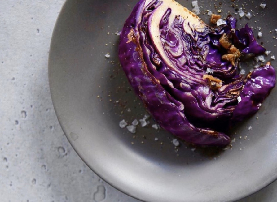 紫キャベツのステーキの画像