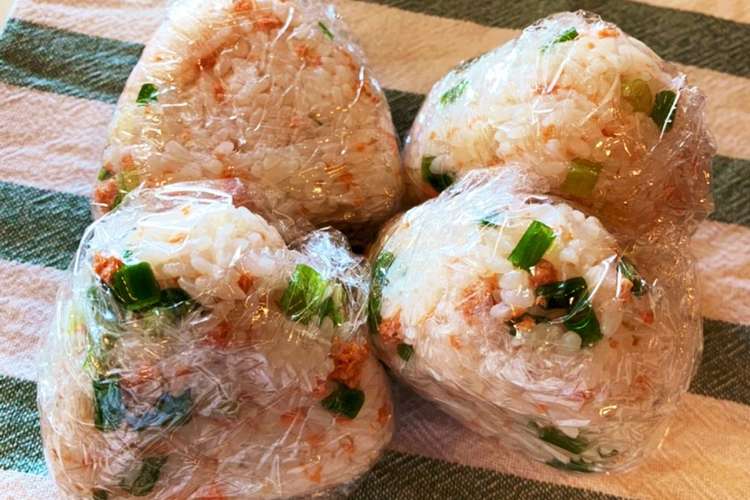 子供が喜ぶ 鮭おにぎり レシピ 作り方 By もち 普通ごはん クックパッド 簡単おいしいみんなのレシピが360万品