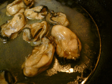 牡蠣のアヒージョの写真