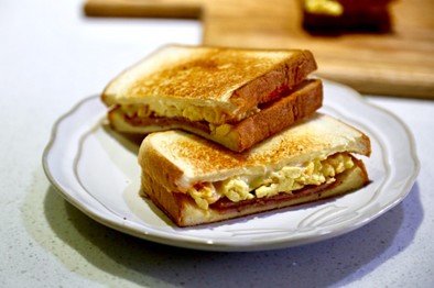 ホットサンド♡ハム、チーズ＆卵の写真
