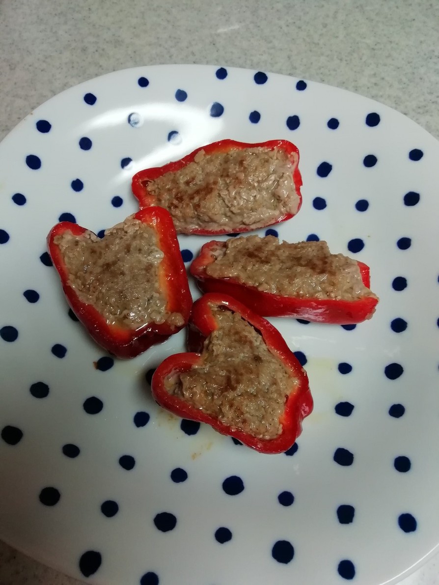 弁当向けパプリカの肉詰めの画像