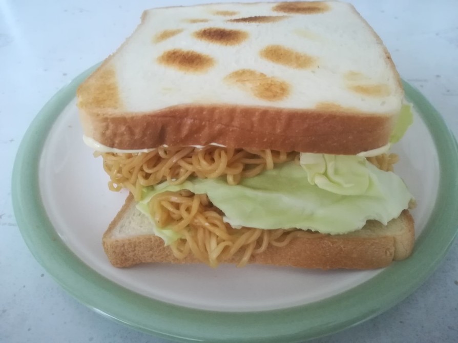 ラーメンサンドイッチの画像