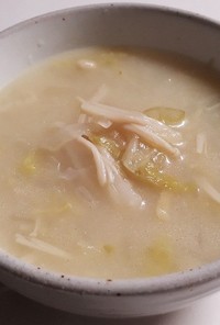 白い野菜スープ(白菜セロリ玉ねぎ大根…)