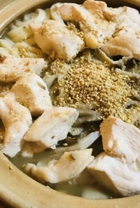 鶏肉と白菜の赤味噌＆胡麻うどん鍋