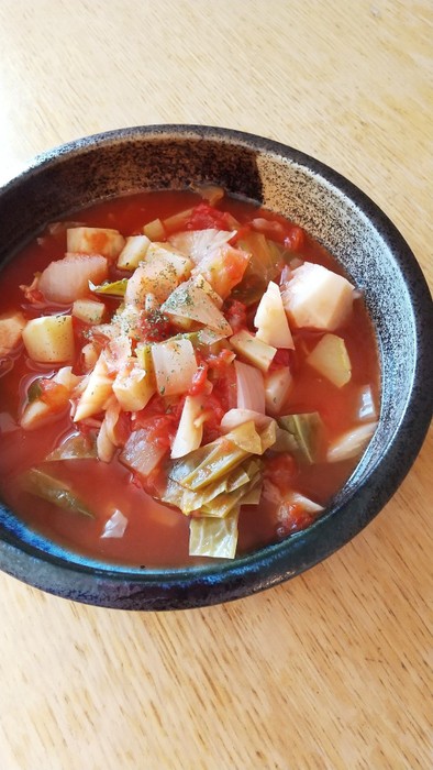 野菜の芯 ミネストローネ トマトホール缶の写真