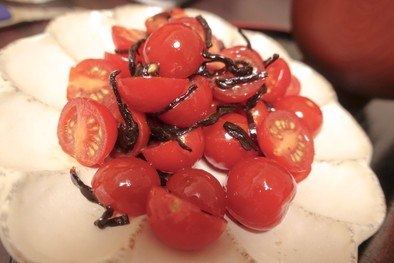 超簡単おつまみ！トマトの塩昆布和えの写真